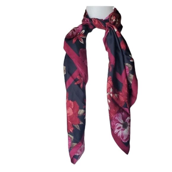 Oscar de la Renta Square Floral Satin scarf wrap - Picture 2 of 14